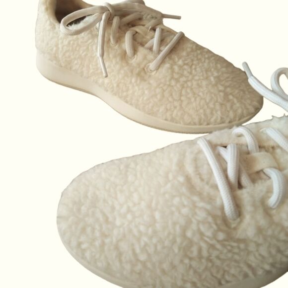 Like New Limited Edition Allbirds Wool Runners Fluff Sneakers - Picture 5 of 13